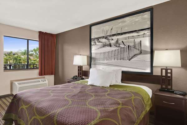  - Super 8 Hotel Fort Myers