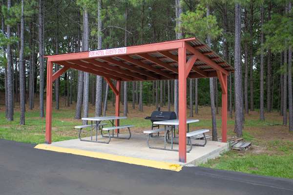  - Super 8 Motel Monticello