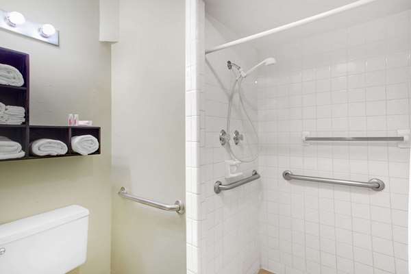  - Super 8 Motel Monticello