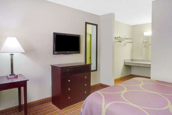  - Super 8 Motel Monticello