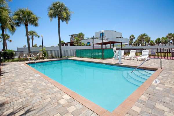 Pool - Super 8 Hotel St Augustine Beach