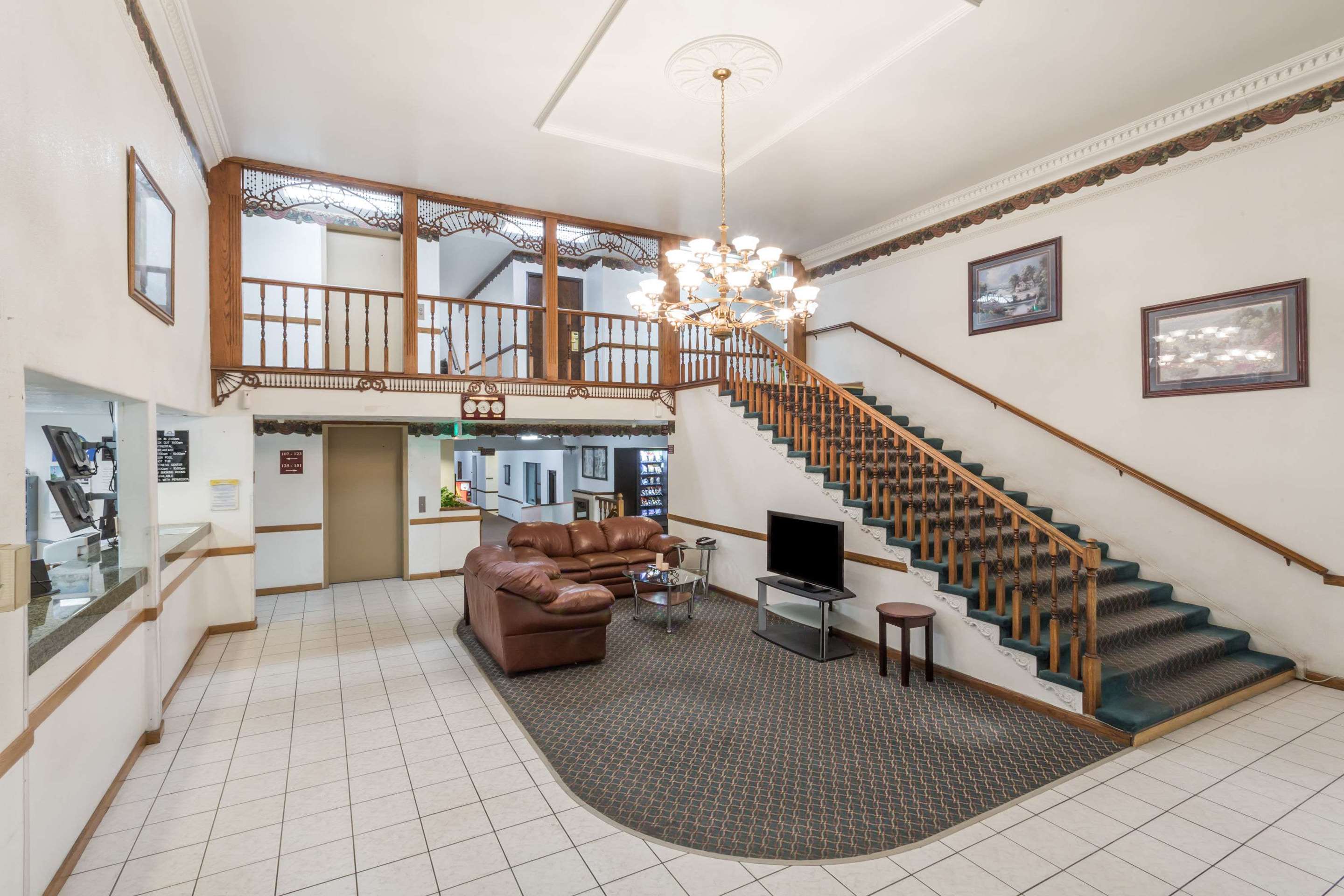 Lobby | Days Inn by Wyndham Evanston WY