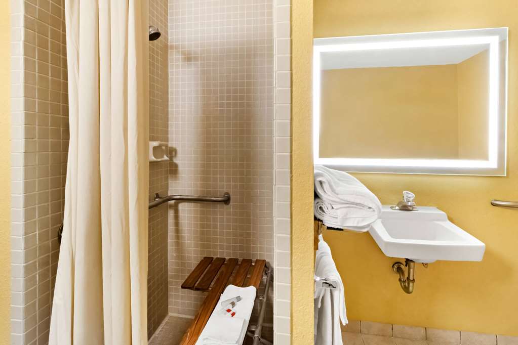 SUPER 8 BY WYNDHAM VANDALIA/DAYTON-guestroom-Guest Room,Bathroom,Accessibility,On-Site.jpg