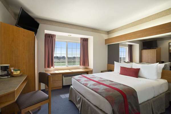  - Ramada Limited Hotel Bloomington - I-55 & I-74, Exit 160