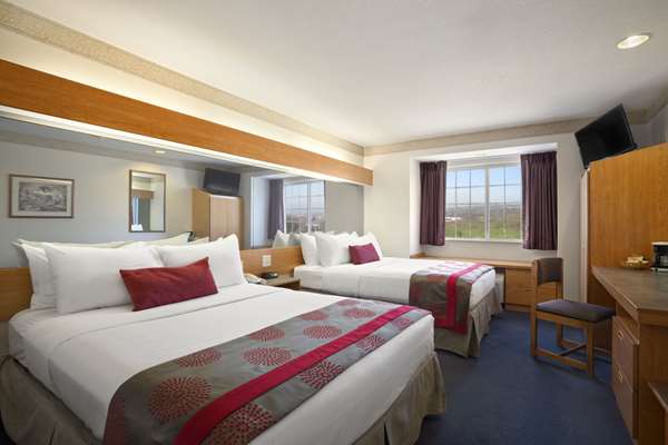  - Ramada Limited Hotel Bloomington - I-55 & I-74, Exit 160