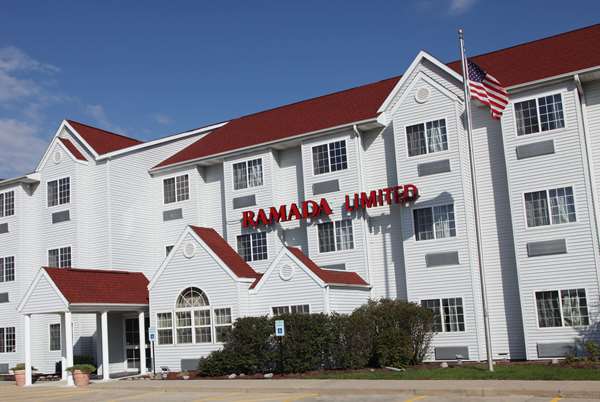 Exterior view - Ramada Limited Hotel Bloomington - I-55 & I-74, Exit 160