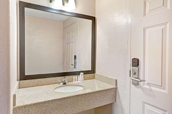  - Howard Johnson Inn Galveston - I-45, Exit 1