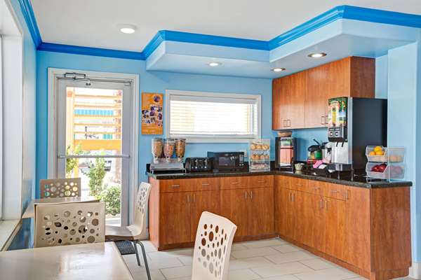  - Howard Johnson Inn Galveston - I-45, Exit 1