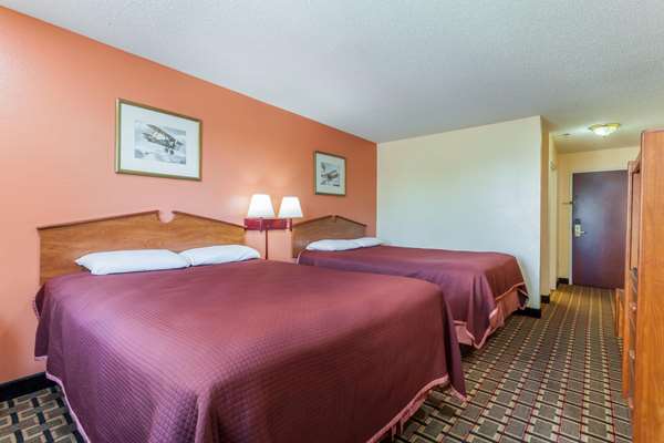  - Howard Johnson Express Inn Airport Louisville - I-65, Exit 131B