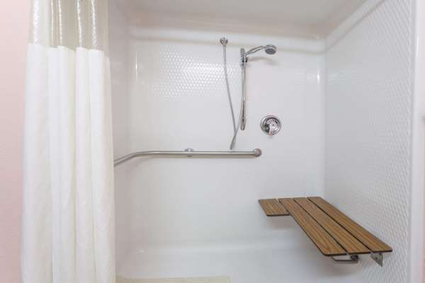  - Howard Johnson Express Inn Airport Louisville - I-65, Exit 131B