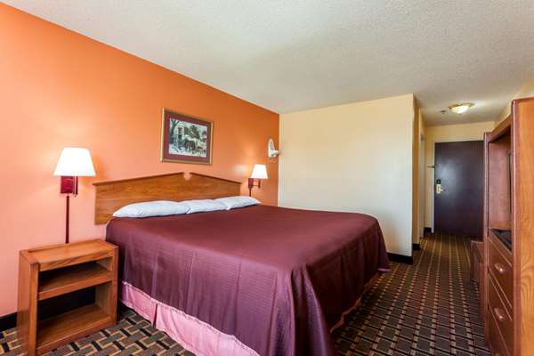  - Howard Johnson Express Inn Airport Louisville - I-65, Exit 131B