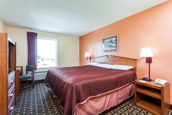  - Howard Johnson Express Inn Airport Louisville - I-65, Exit 131B
