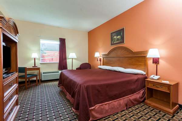  - Howard Johnson Express Inn Airport Louisville - I-65, Exit 131B