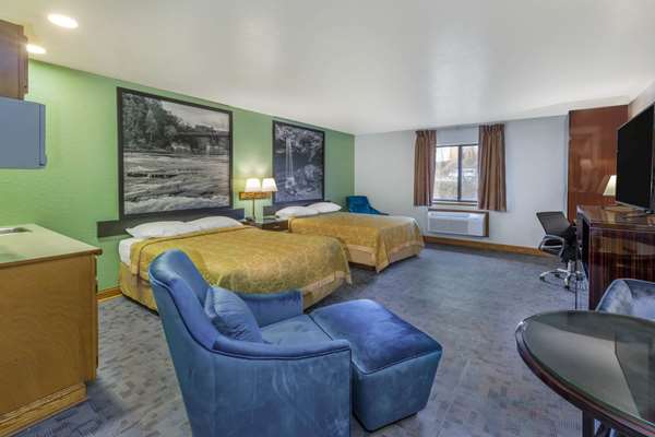 Suite - Super 8 Hotel Uniontown
