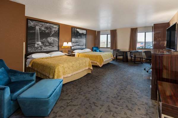 Suite - Super 8 Hotel Uniontown