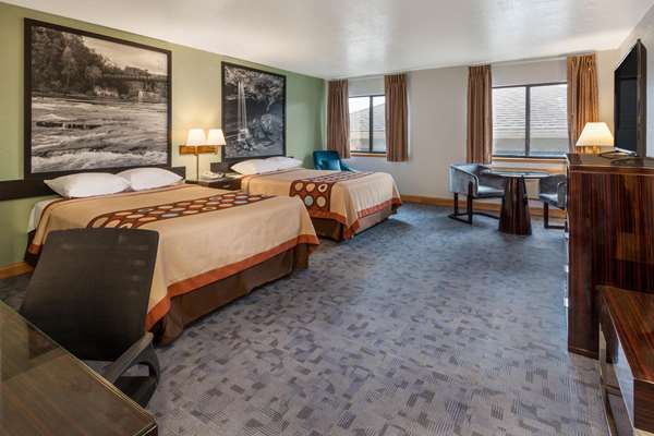 Suite - Super 8 Hotel Uniontown