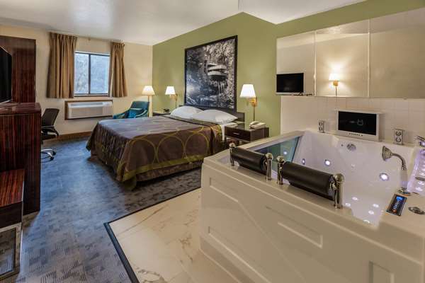 Suite - Super 8 Hotel Uniontown