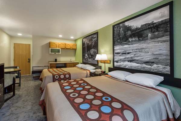 Suite - Super 8 Hotel Uniontown
