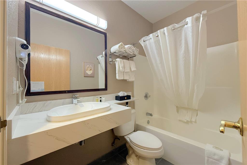 SUPER 8 BY WYNDHAM UNIONTOWN PA-guestroom-Guest Room,Bathroom,On-Site.jpg