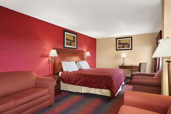 Suite - Ramada Inn East Orange