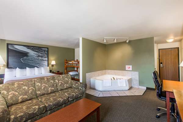 Suite - Super 8 Hotel Amherst
