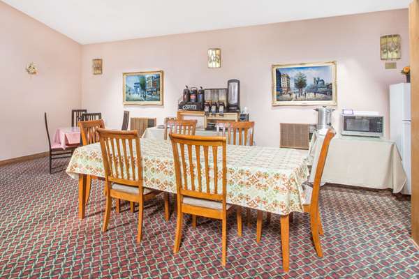 Restaurant - Knights Inn Binghamton Endwell