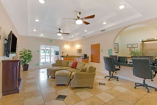  - Super 8 Hotel Airport North Austin