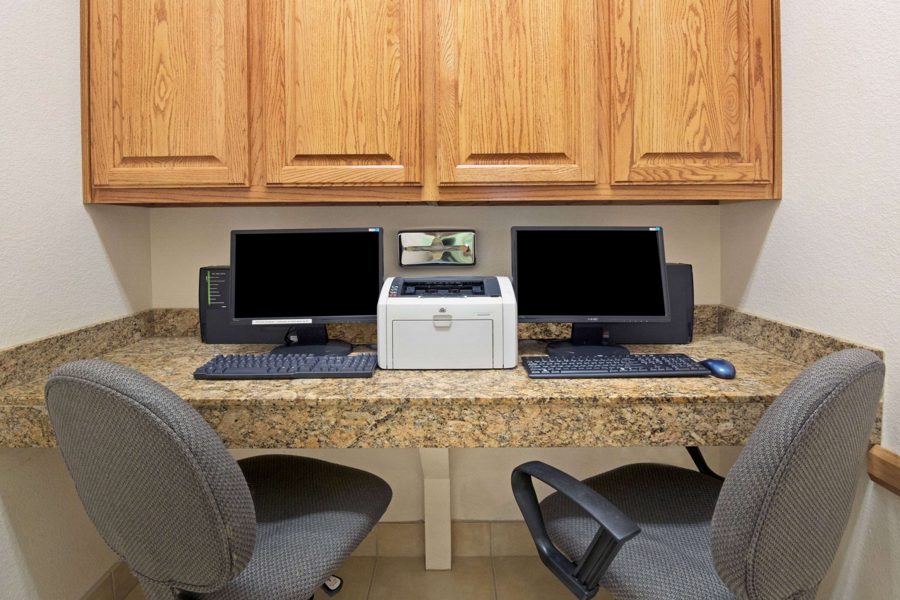 Business Center | Super 8 by Wyndham Austin/Airport South