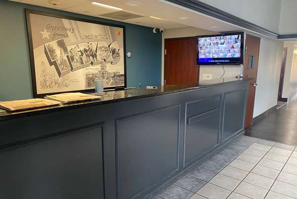  - Super 8 Hotel Weatherford - I-20, Exit 408