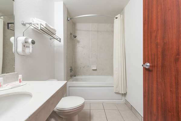  - Super 8 Hotel Weatherford - I-20, Exit 408