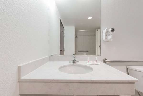  - Super 8 Hotel Weatherford - I-20, Exit 408