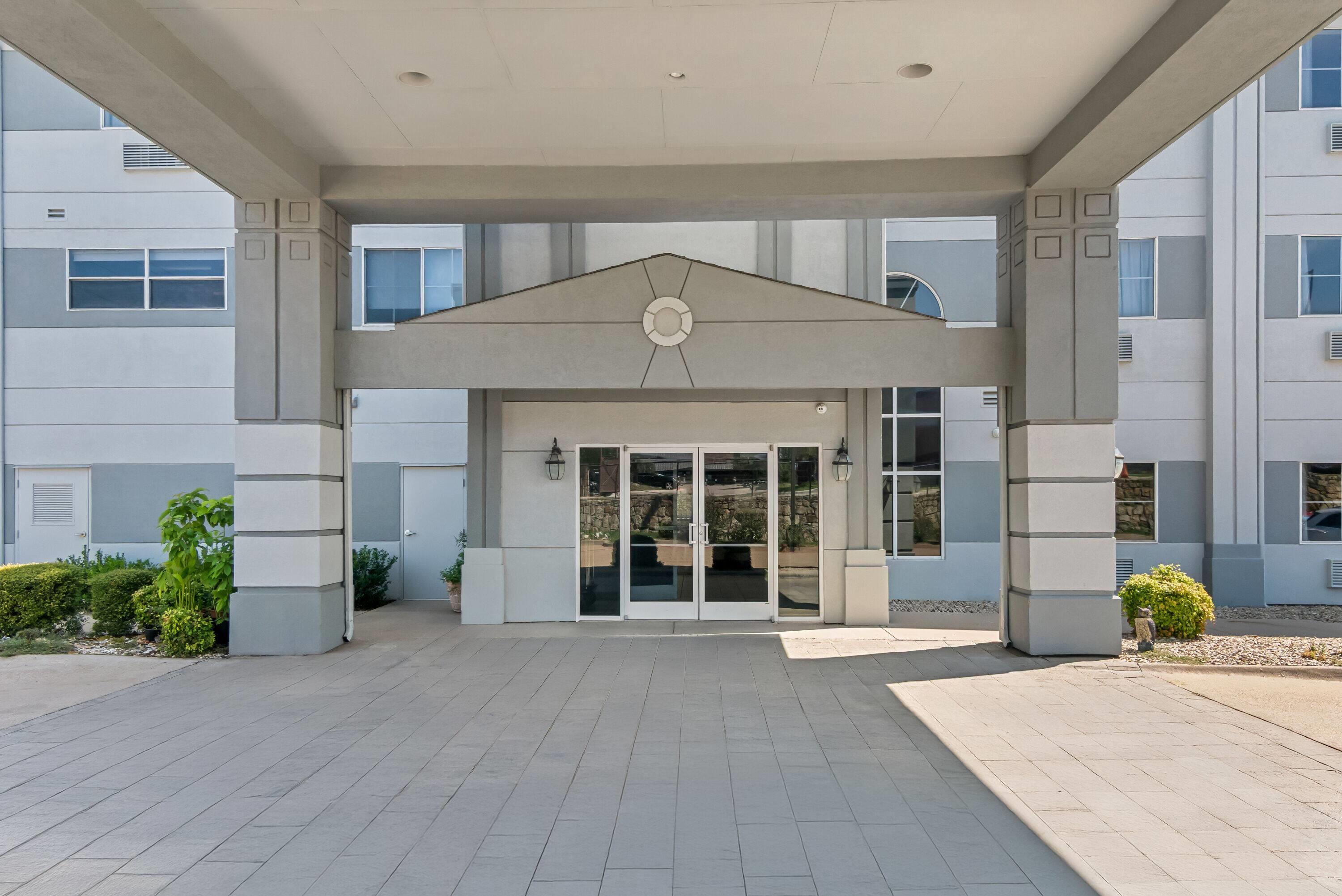 Exterior | Super 8 by Wyndham Weatherford