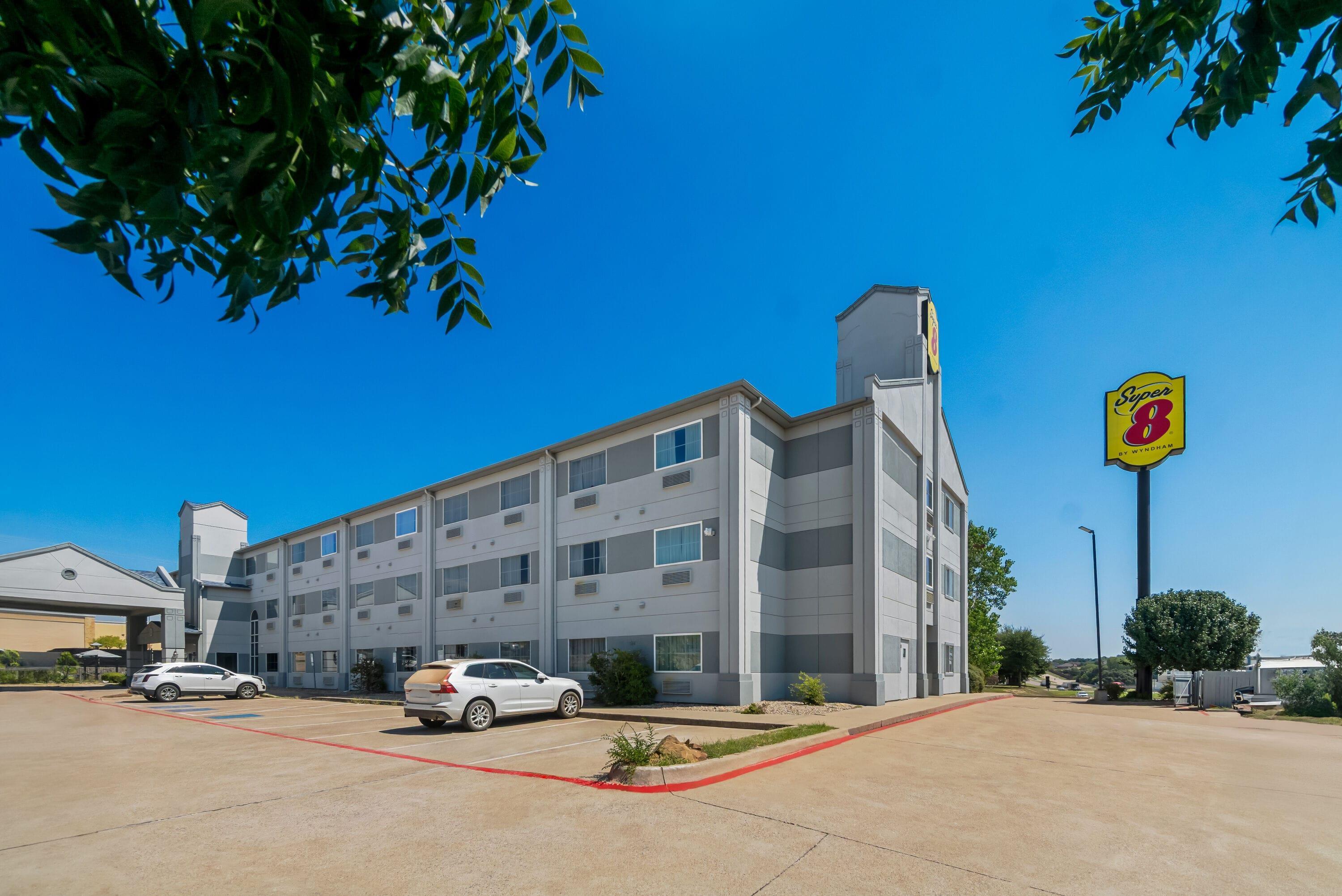 Exterior | Super 8 by Wyndham Weatherford