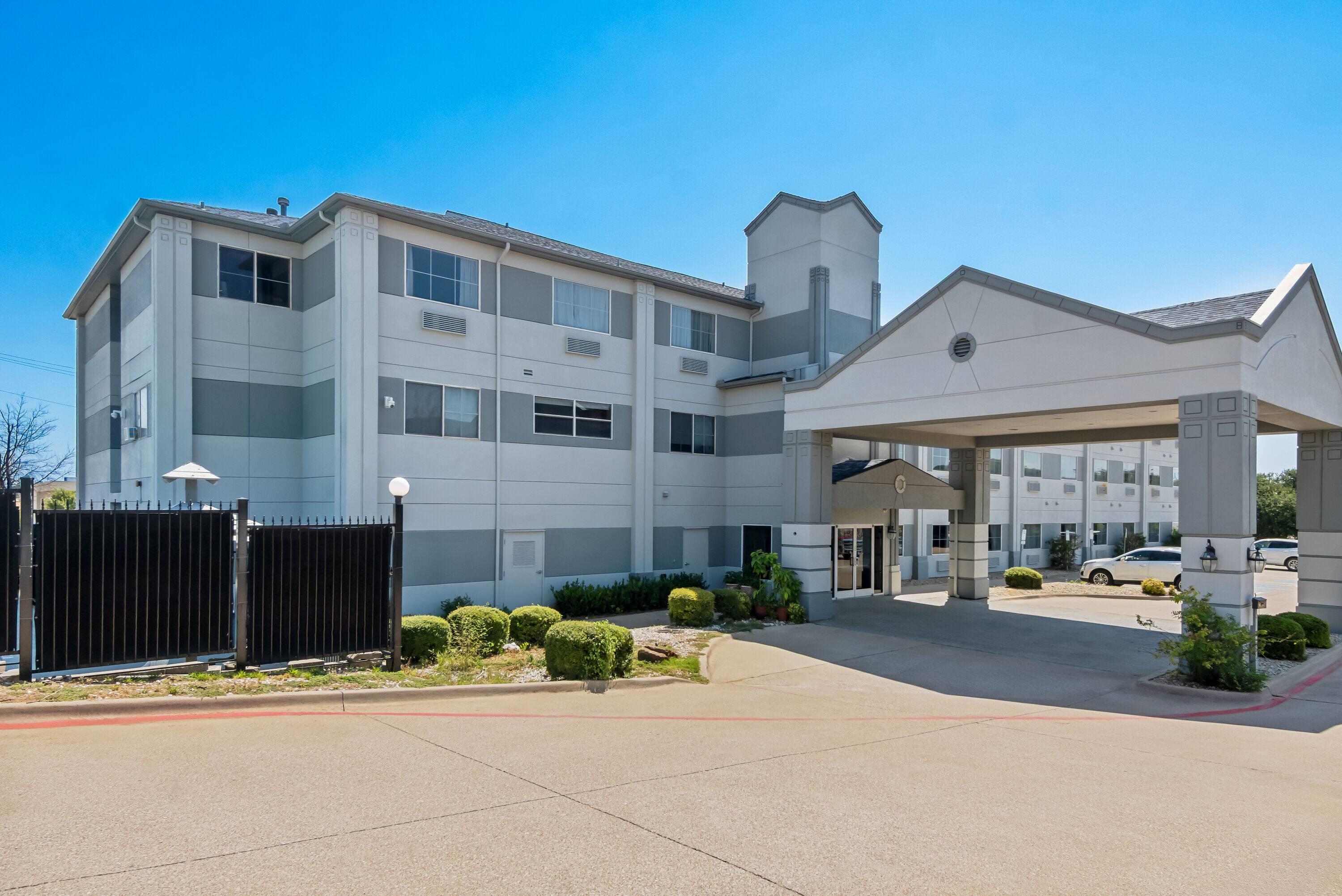 Exterior | Super 8 by Wyndham Weatherford