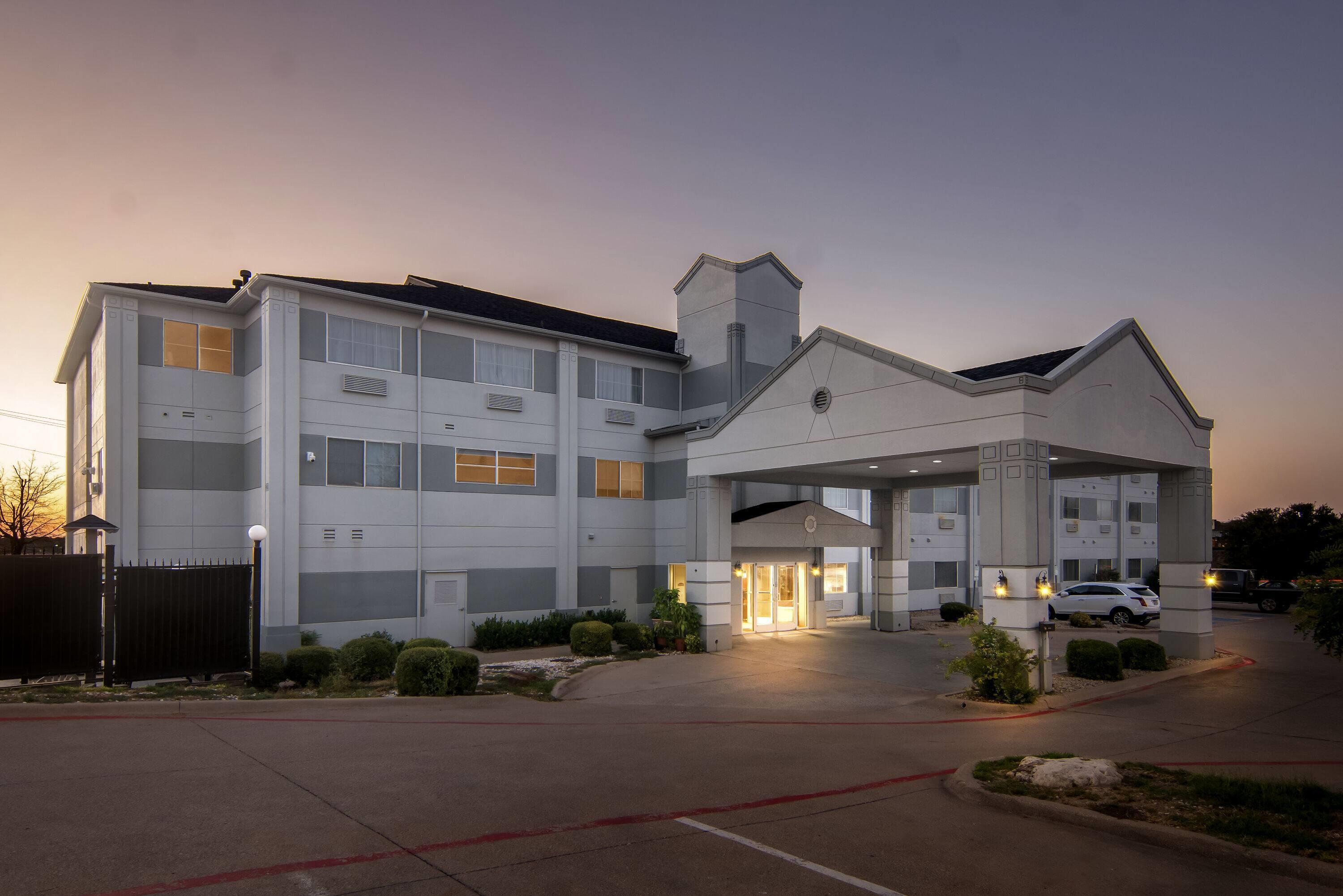 Exterior | Super 8 by Wyndham Weatherford