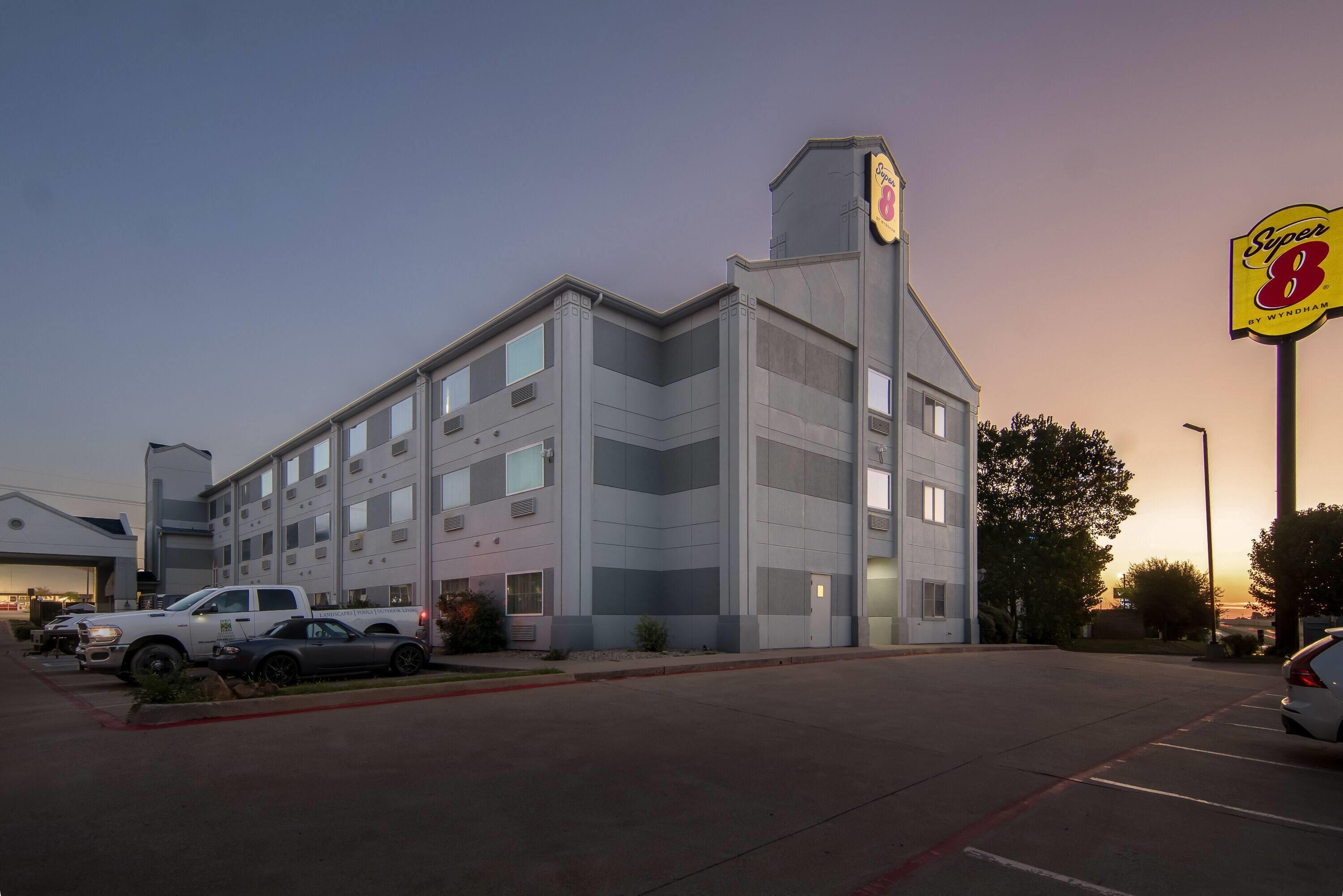 Exterior | Super 8 by Wyndham Weatherford