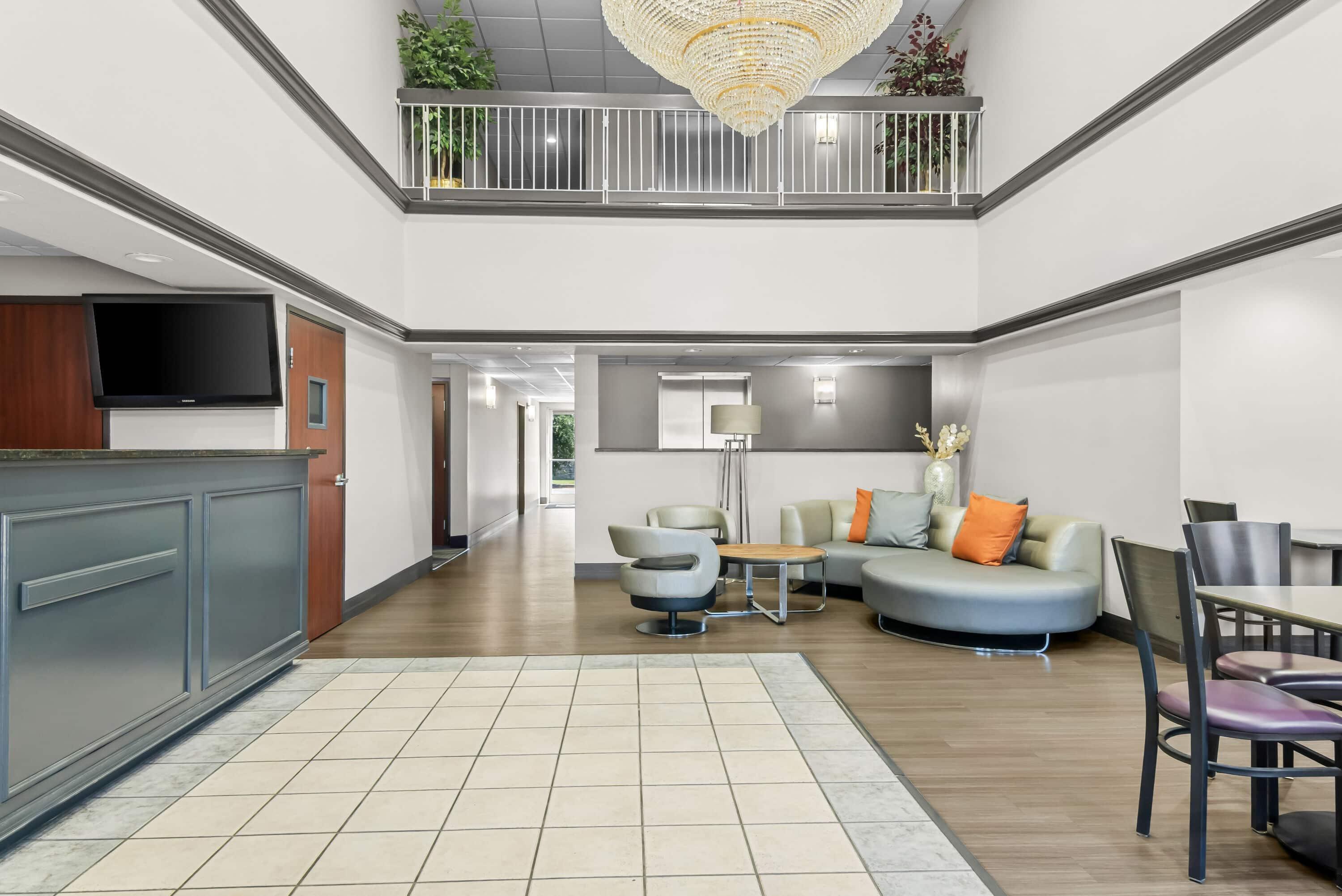 Lobby | Super 8 by Wyndham Weatherford