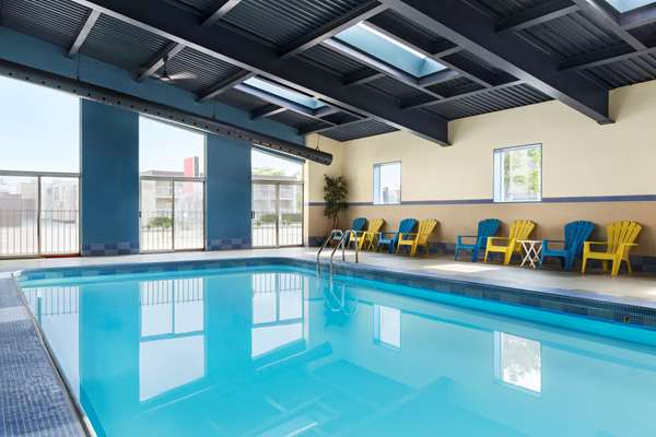 Pool - Days Inn Suites by the Falls Niagara Falls