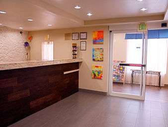 Lobby | Super 8 by Wyndham Irving/DFW Apt/North