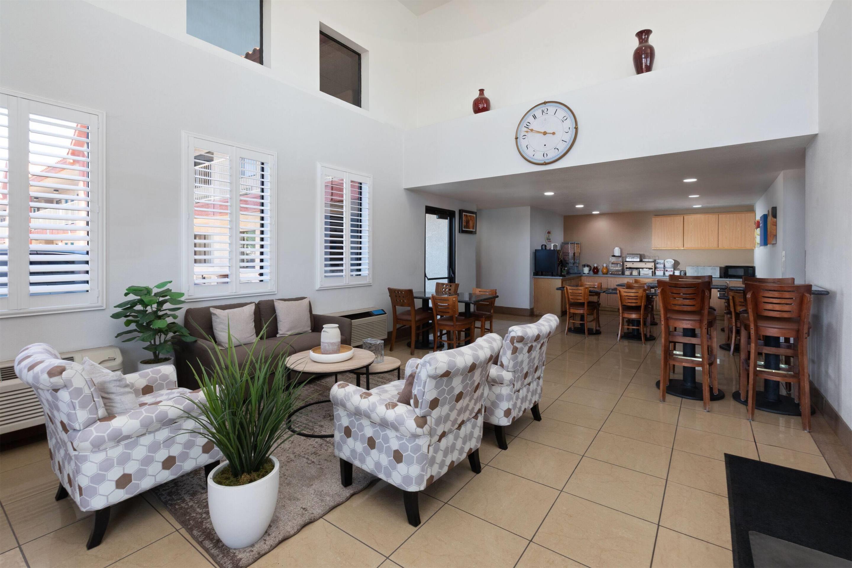 Lobby | Super 8 by Wyndham Tucson/Grant Road Area AZ