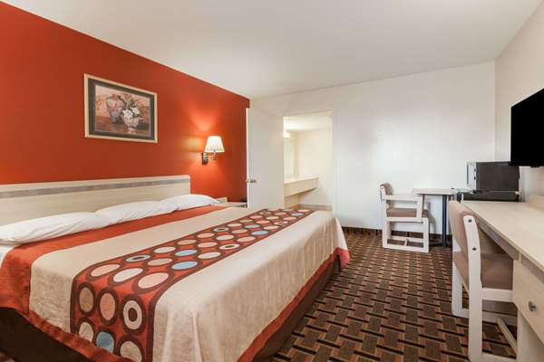  - Super 8 Motel Athens