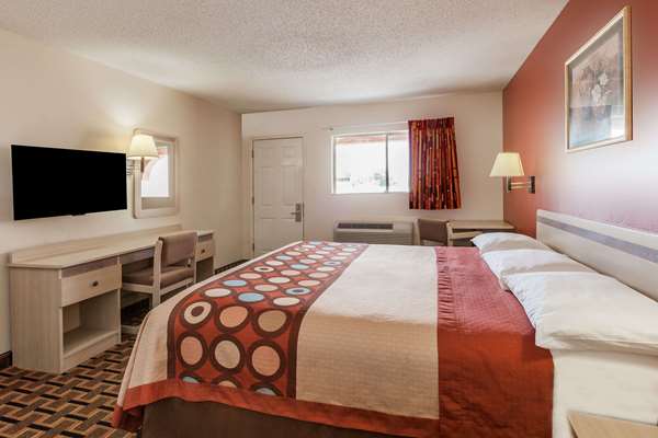  - Super 8 Motel Athens