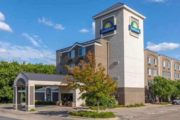 Exterior view - Days Inn Eagan