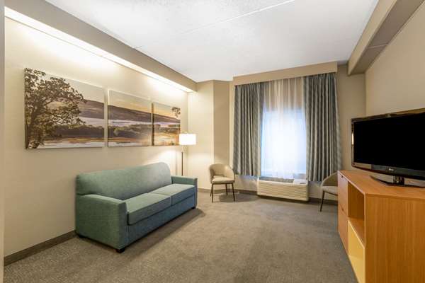 Suite - Days Inn Eagan