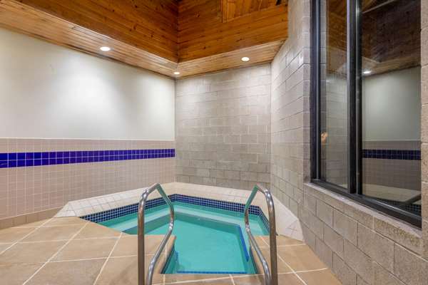 Pool - Days Inn Eagan