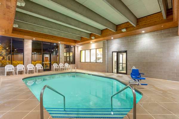 Pool - Days Inn Eagan