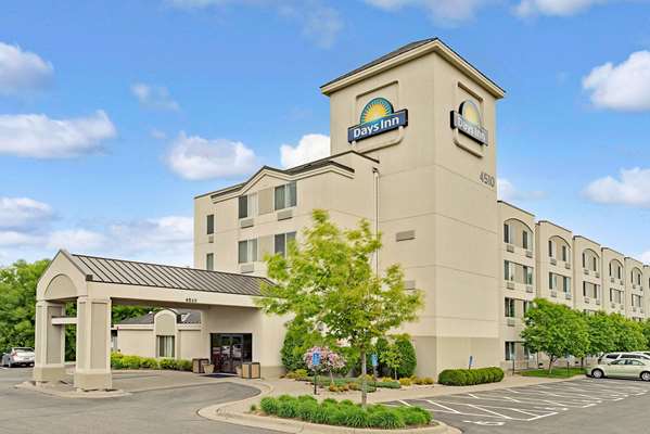 Exterior view - Days Inn Eagan