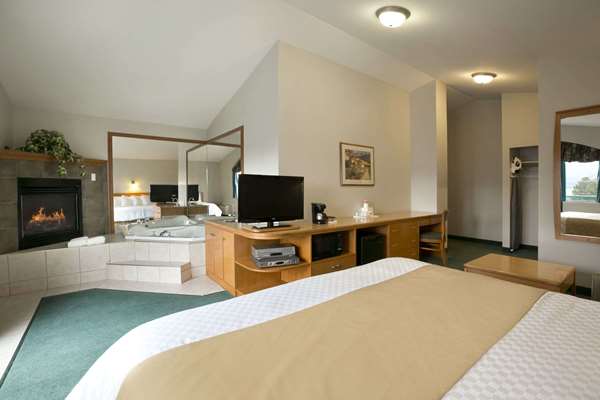 Suite - Ramada Limited Hotel Merritt