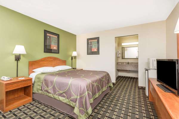  - Super 8 Motel Forsyth - I-75, Exit 186