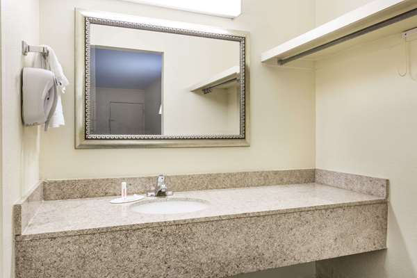  - Super 8 Motel Forsyth - I-75, Exit 186